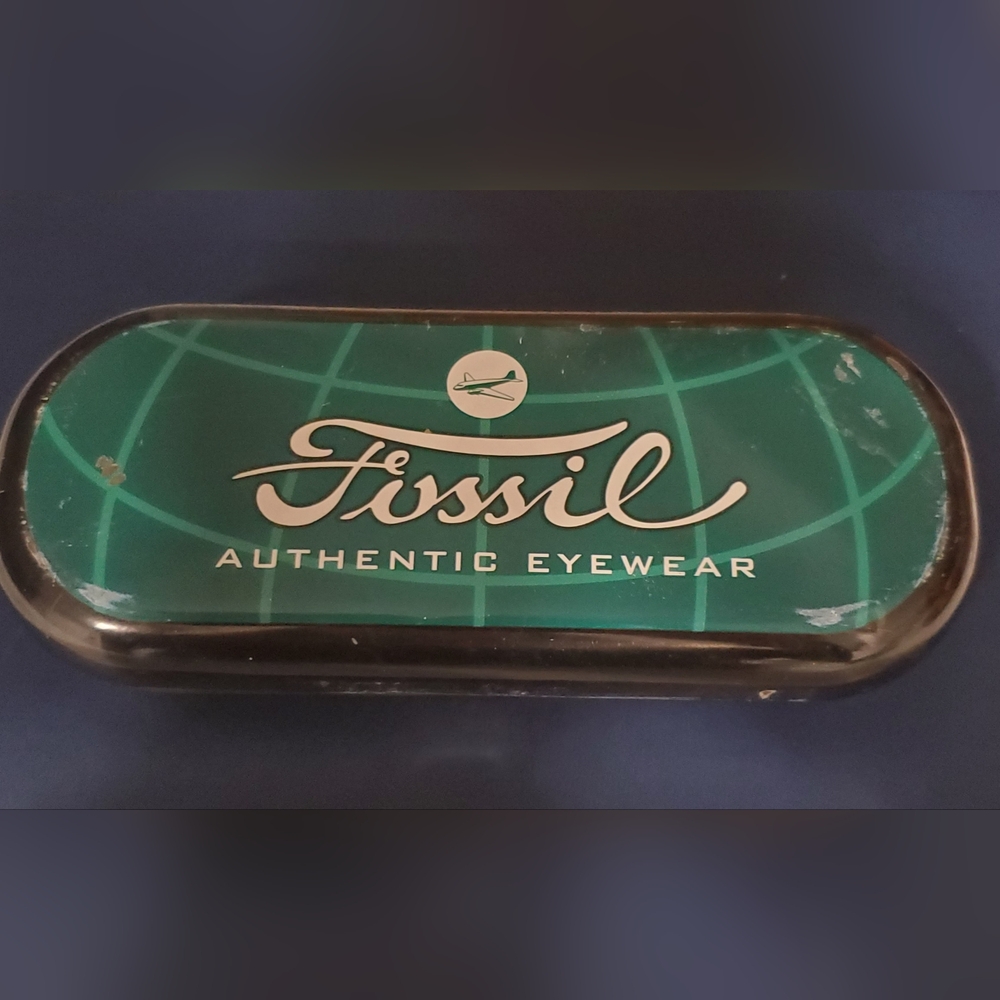 Fossil Vintage 1996 Brushed Gold Sunglasses - Picture 7 of 11